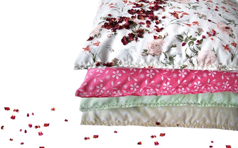 Poduszki ozdobne – poduszki w kwiaty wiosna 2018